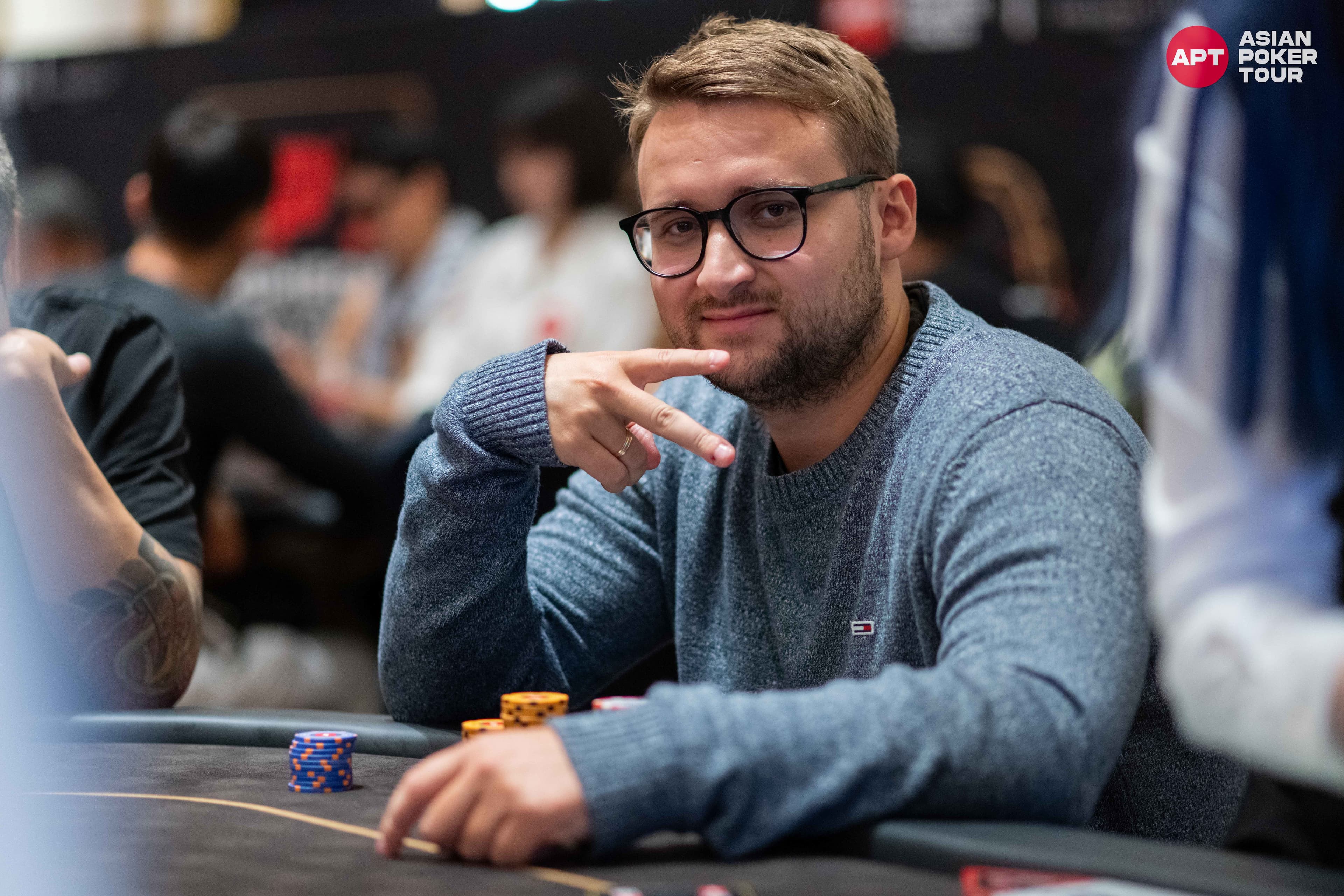 Main Event Flight B Attracts 207 Runners, Russia's Artem Sofronov Tops Chip Counts
