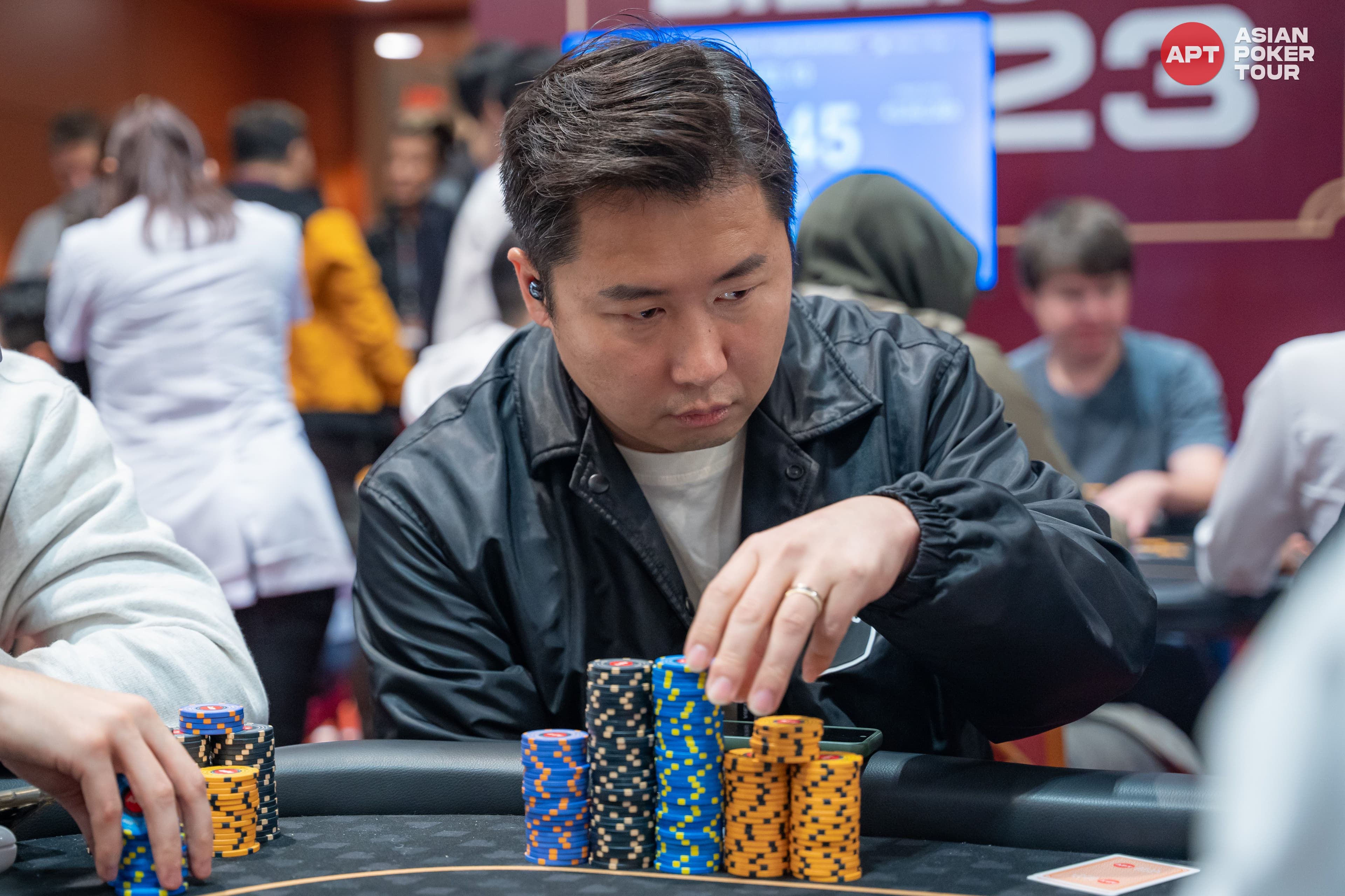 Main Event Closing in on Record; South Korea's Jun Young Park Tops Flight B
