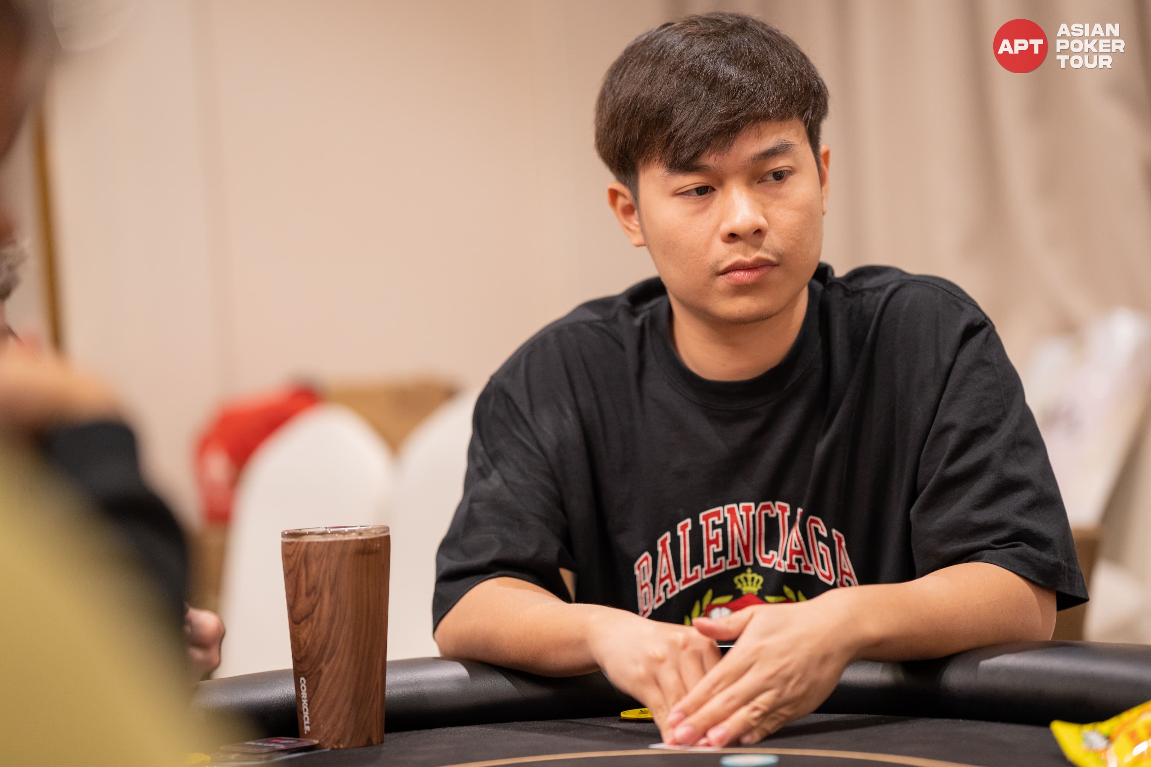 The UK's Jacque Ramsden Wins Main Event For ₫2.304BN (~$99K), APT High Roller Draws 102 Entries Generating ₫4.947 (~$212K) Prize Pool; Russia's Nikolay Ponomarenko Leads